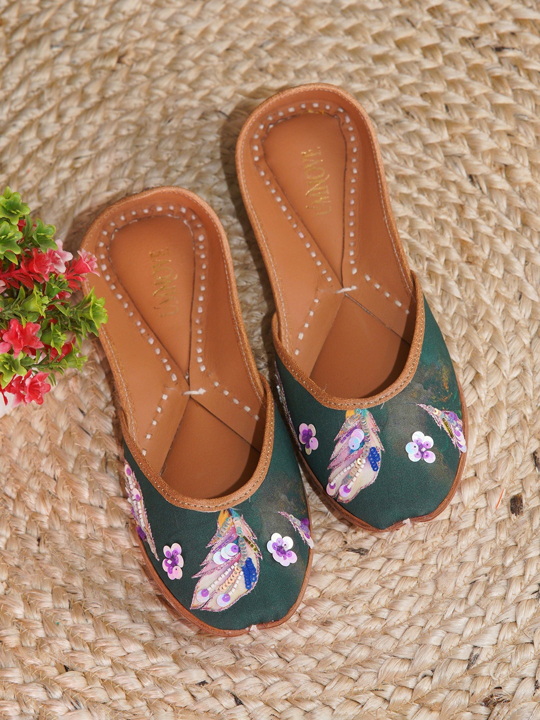 

UMNOVE Women Print Embroidered Ethnic Mojaris, Green
