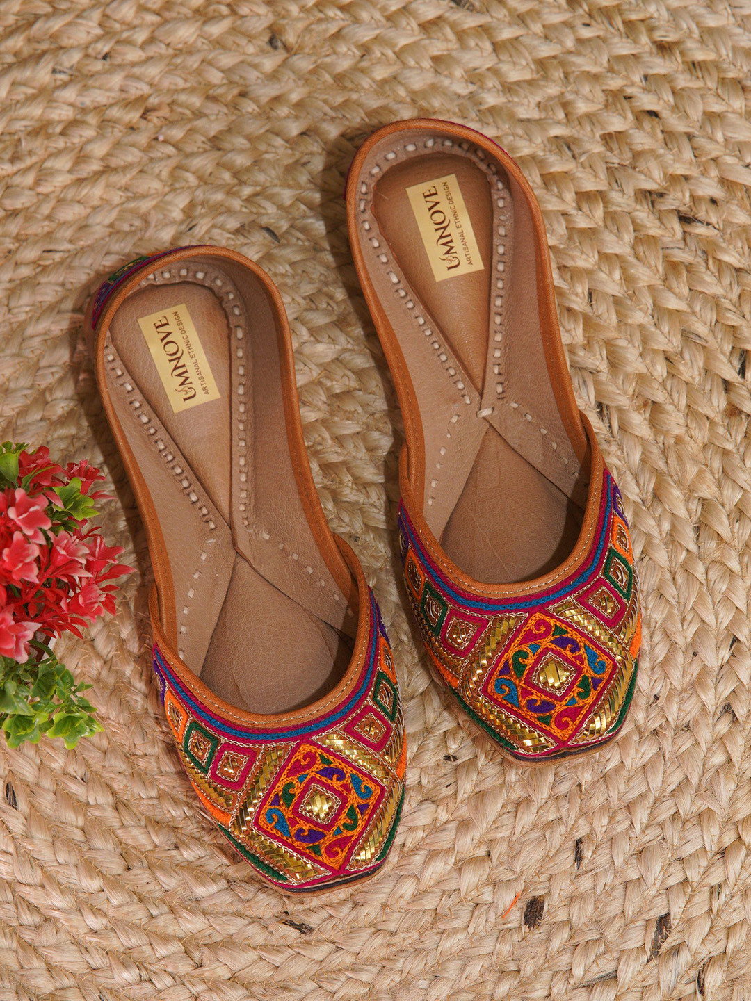 

UMNOVE Women Ethnic - Embellished Leather Mojaris, Brown