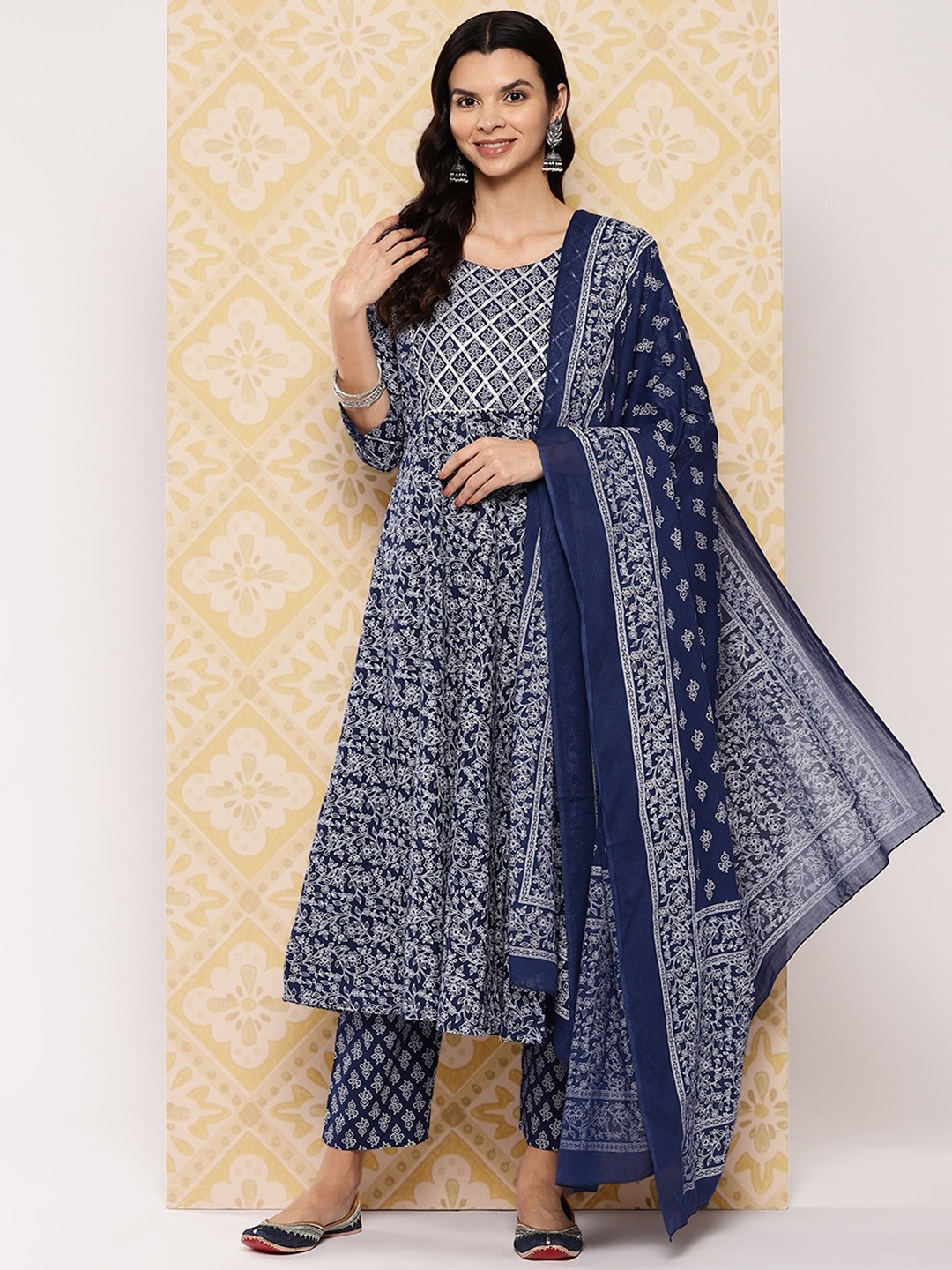 

MAGMINA Round Neck Floral Printed Regular Gotta Patti Anarkali Kurta Set, Blue