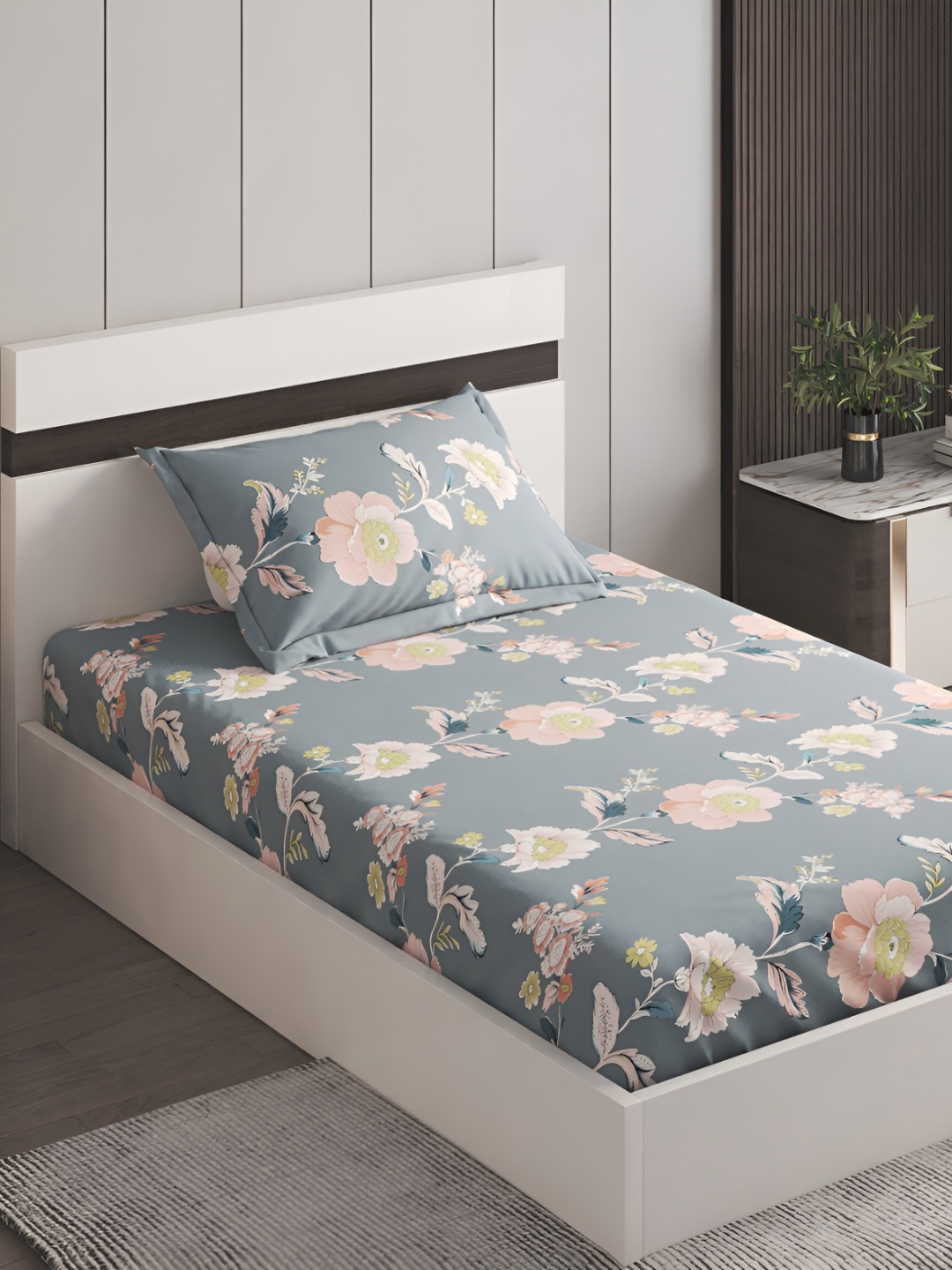 

Home Centre Grey & Pink Geometric Microfiber 210 TC Single Bedsheet with 1 Pillow Covers