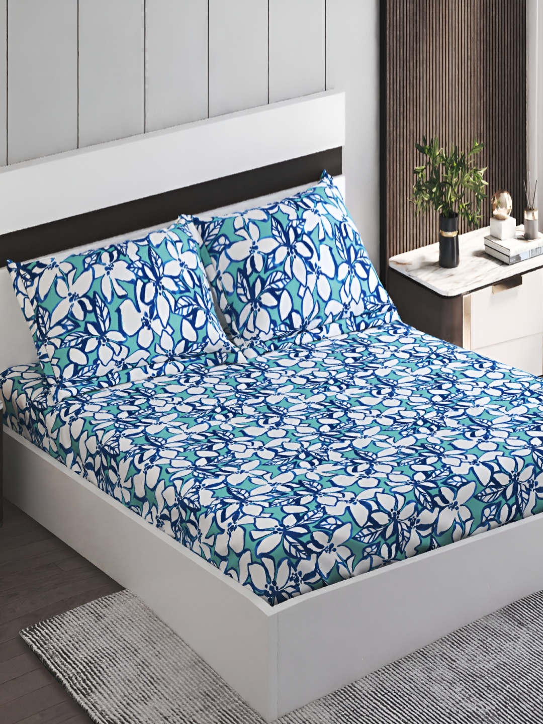 

Home Centre Teal & White Floral 144 TC Queen Bedsheet with 2 Pillow Covers