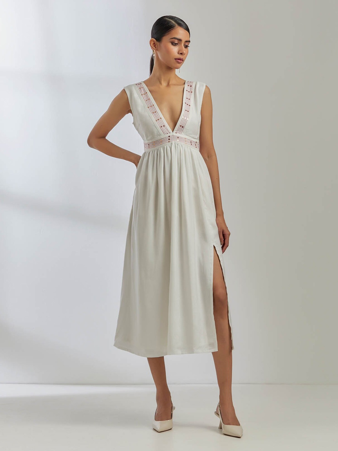 

THE INDIAN CAUSE V-Neck Sequined Midi A-Line Dress, White