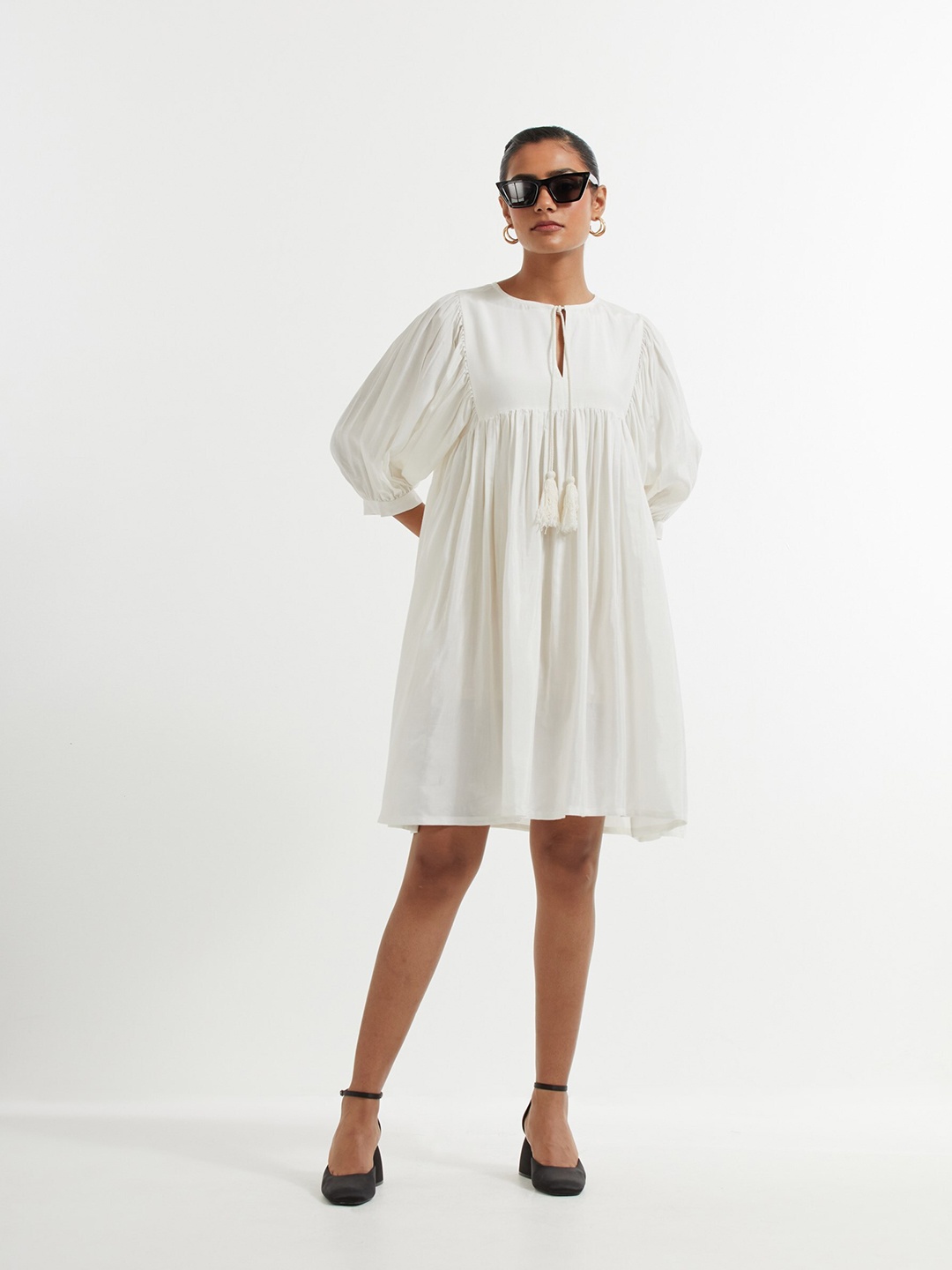 

THE INDIAN CAUSE Tie-Up Neck Cuffed Sleeves Gathered A-Line Dress, White
