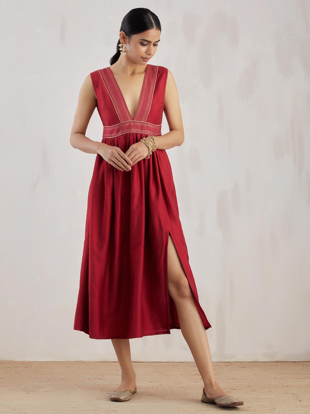 

THE INDIAN CAUSE V-Neck Gathered Midi A-Line Dress, Red