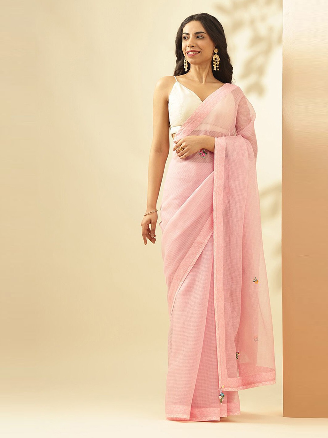 

Taneira Floral Embroidered Silk Blend Kota Saree With Blouse Piece, Pink