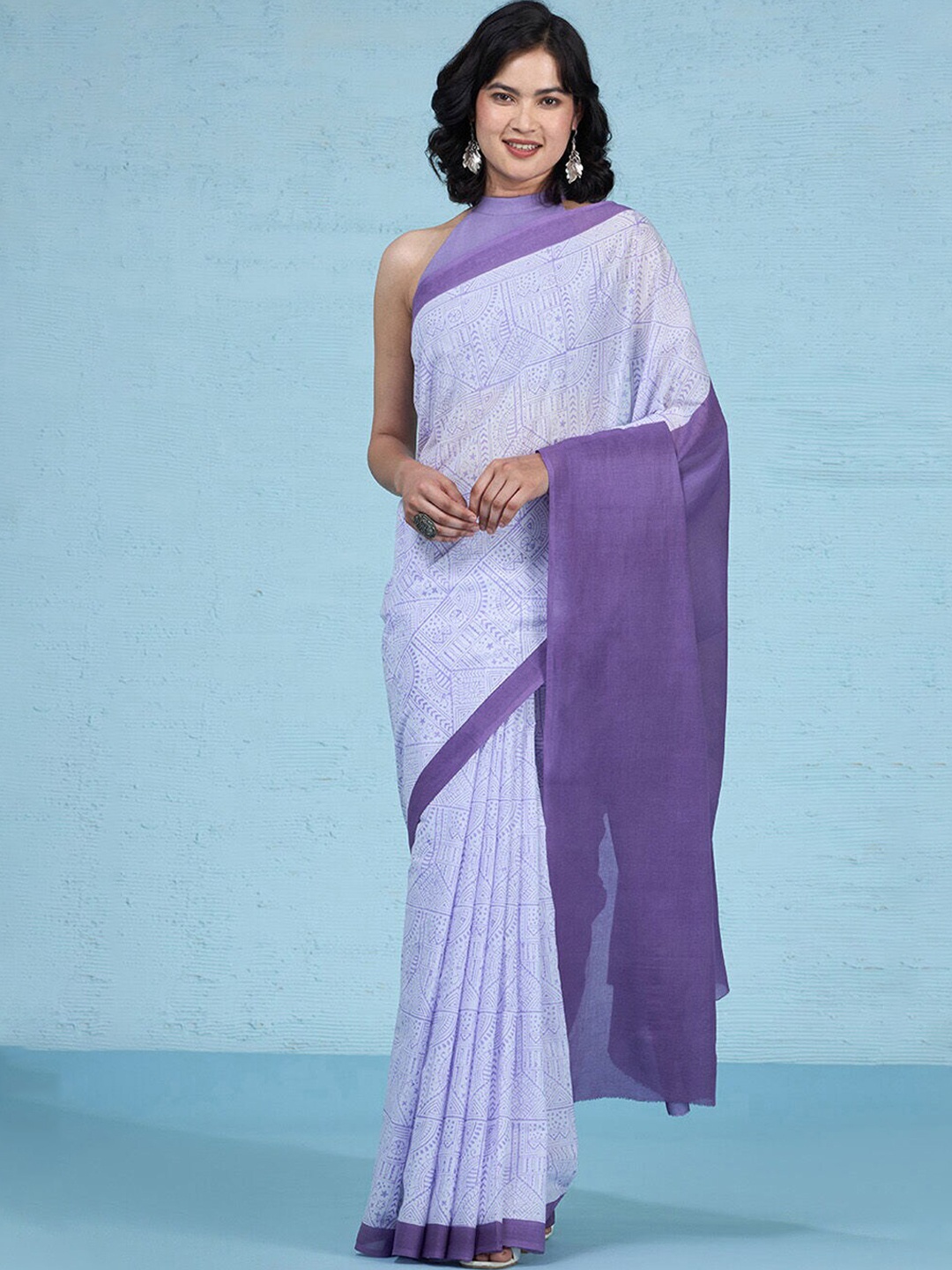 

Taneira Geometric Printed Cotton Blend Saree With Blouse Piece, Violet