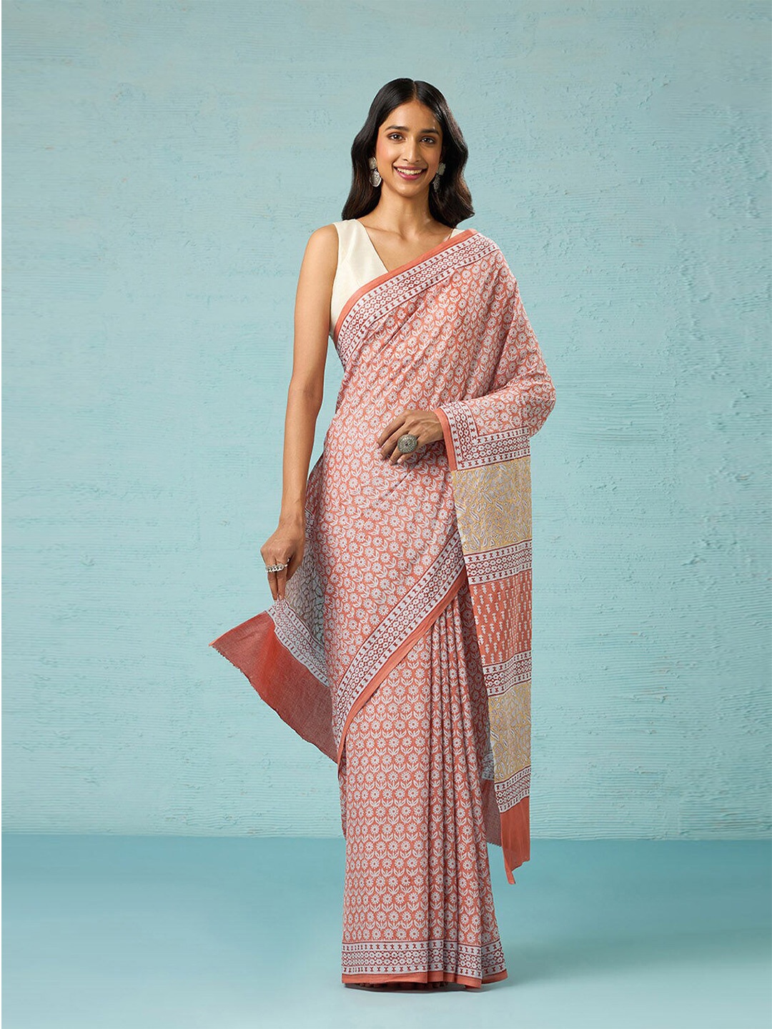 

Taneira Women Floral Cotton Blend Saree, Orange