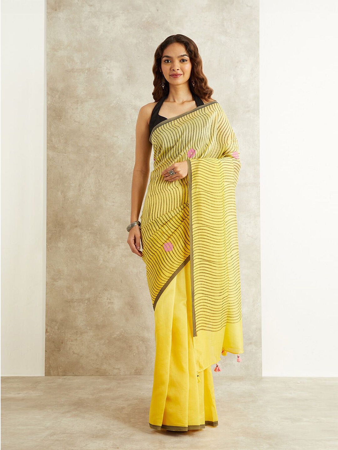 

Taneira Striped Printed Silk Cotton Saree, Yellow