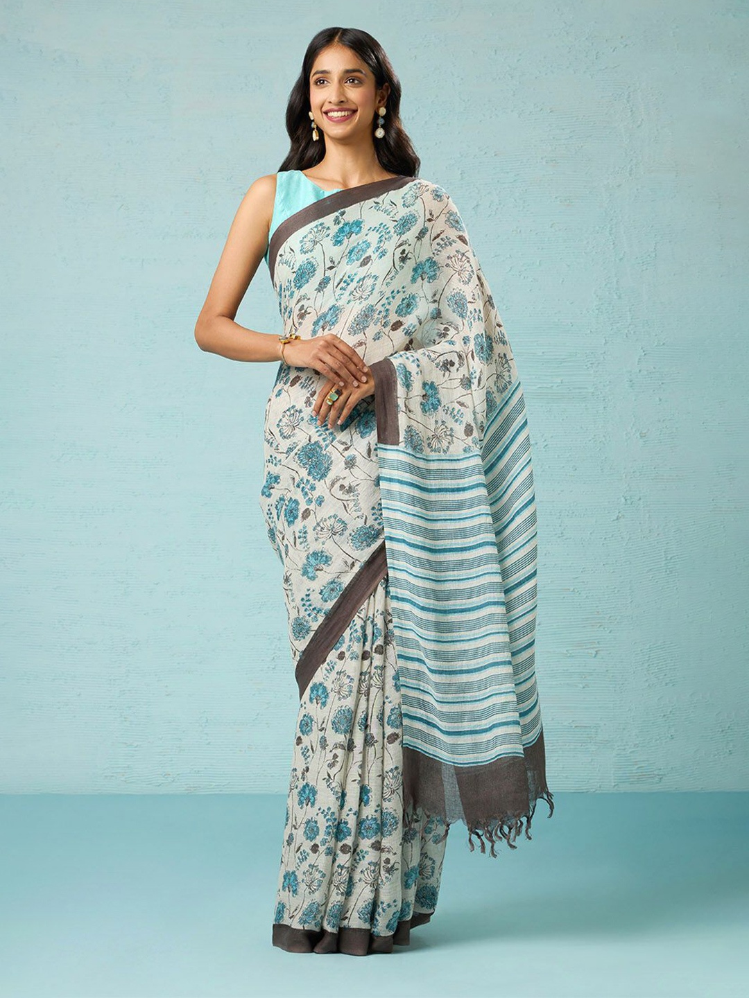 

Taneira Floral Pure Linen Saree, Off white