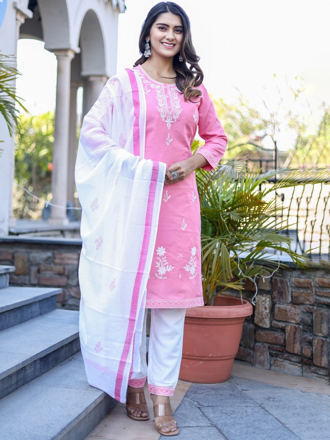 

HEBA Floral Embroidered Round Neck Three-Quarter Sleeves Kurta Set, Pink