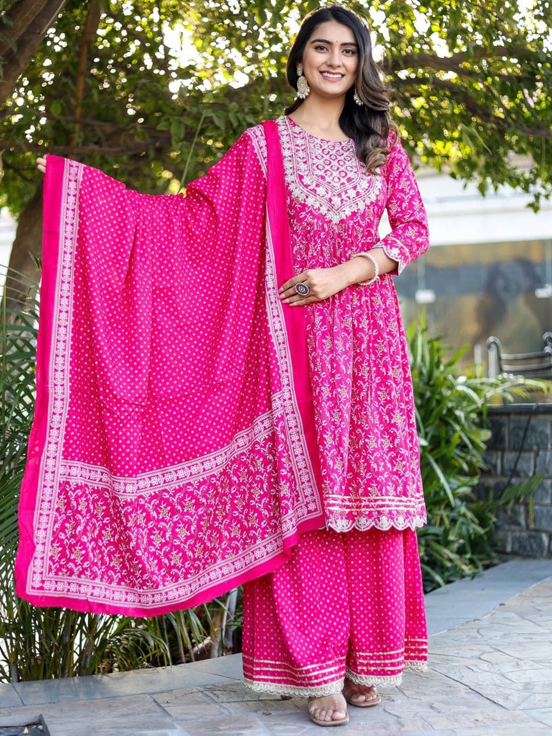 

HEBA Floral Printed Round Neck Three-Quarter Sleeves Gotta Patti Kurta Set, Pink