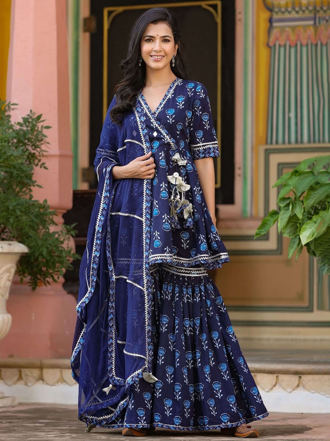

HEBA Floral Printed V-Neck Three-Quarter Sleeves Kurta with Palazzos & With Dupatta, Blue