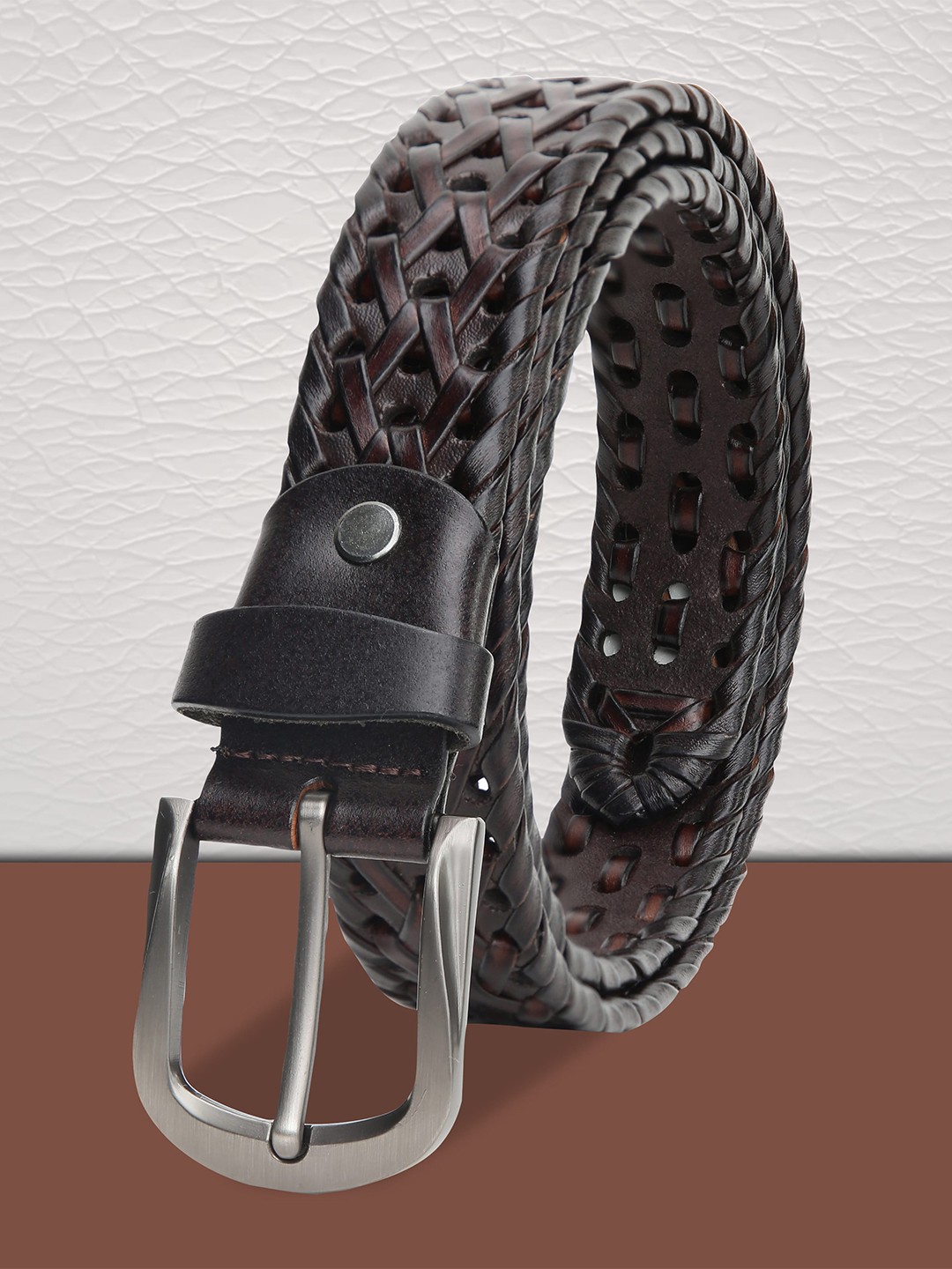 

The Roadster Lifestyle Co Men Textured Leather Knitted Belt, Brown