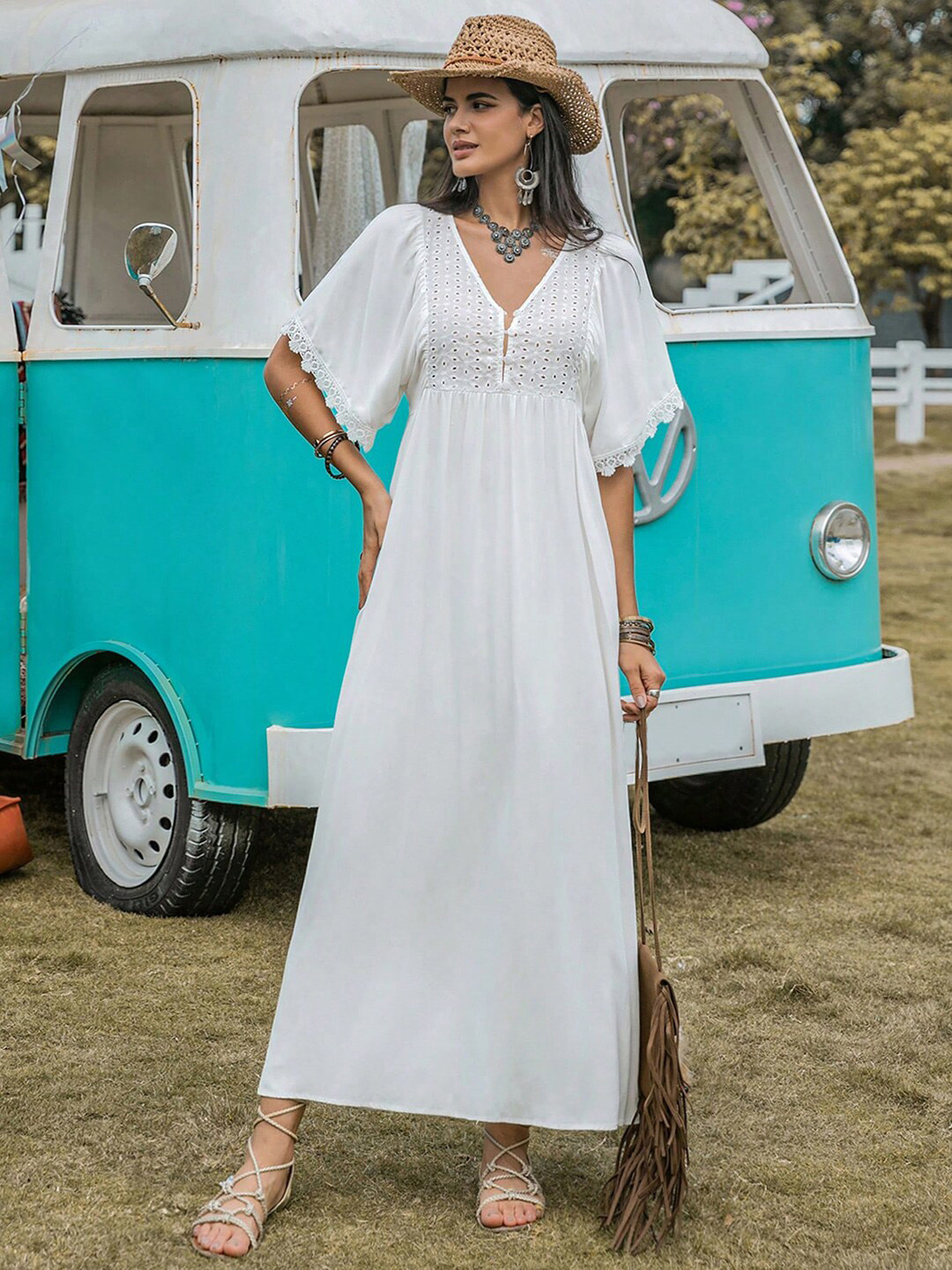 

JC Mode V-Neck Flared Sleeves Maxi Dress, White