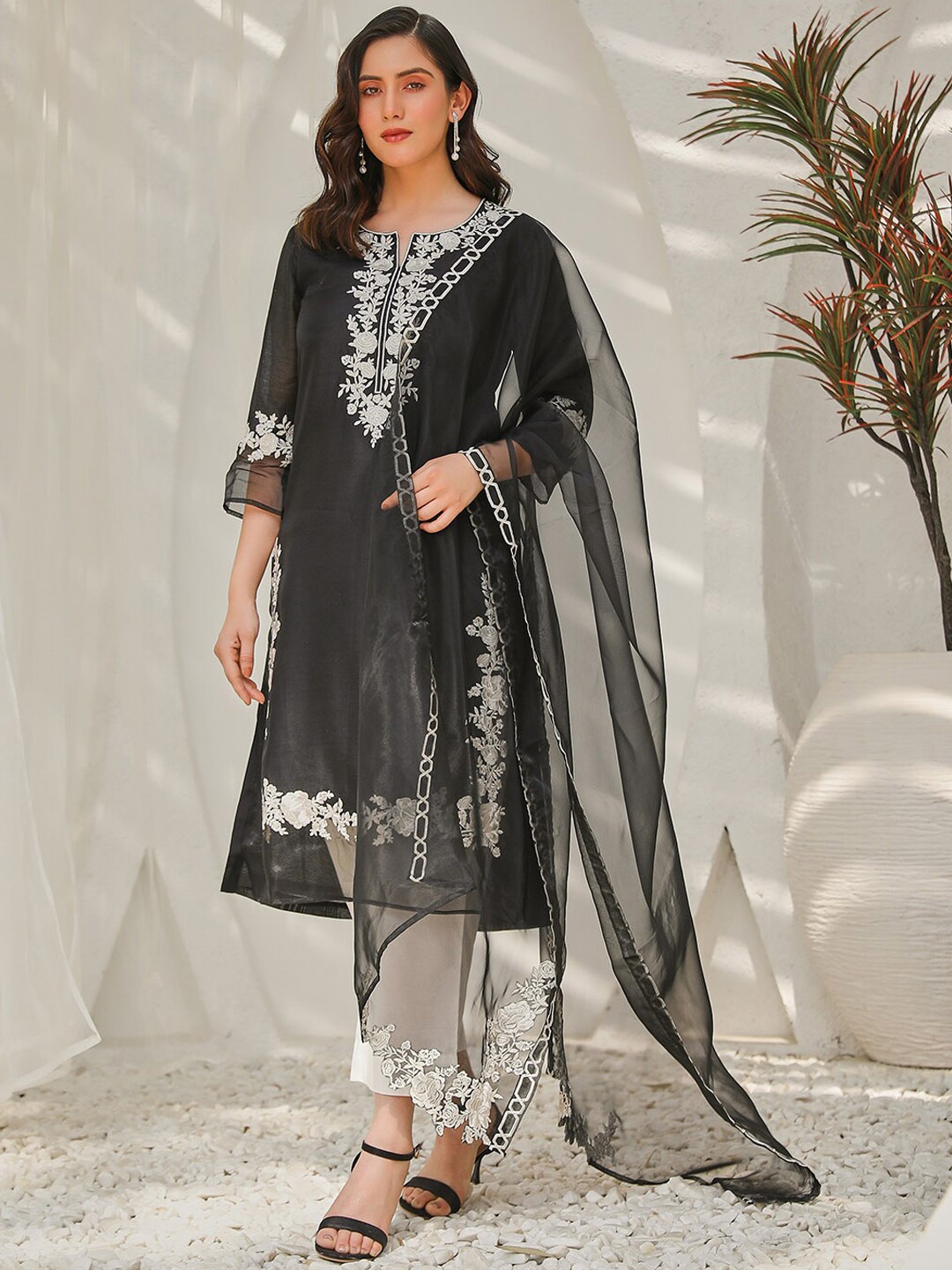 

Biba Floral Embroidered Straight Kurta With Palazzos & Dupatta, Black