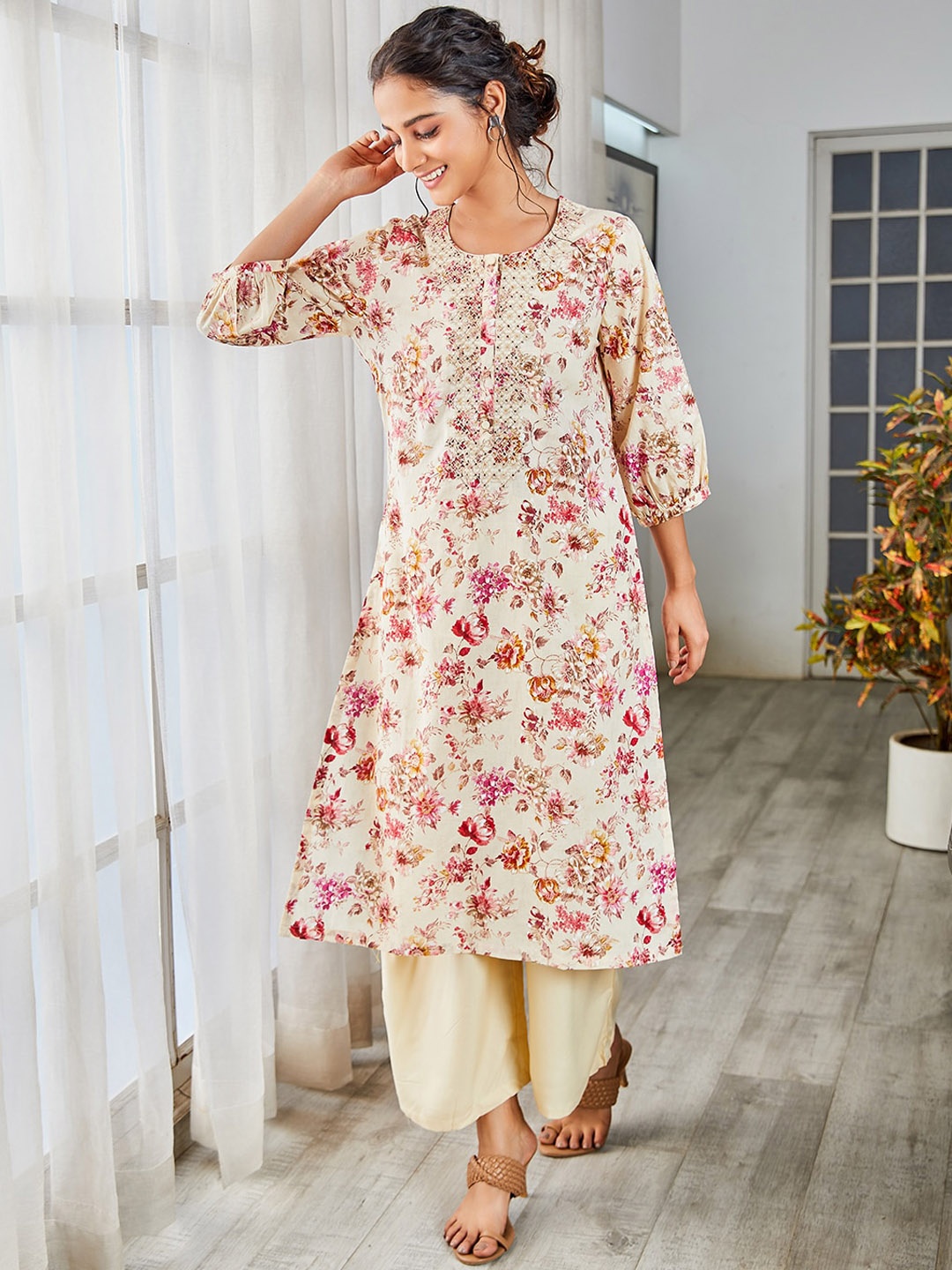 

Biba Floral Printed Round Neck Three-Quarter Sleeves Straight Kurta, Pink