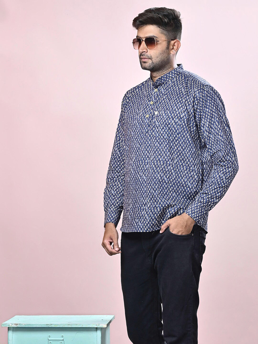

Hues Fab Classic Geometric Printed Mandarin Collar Curved Cotton Kurta Shirt, Navy blue