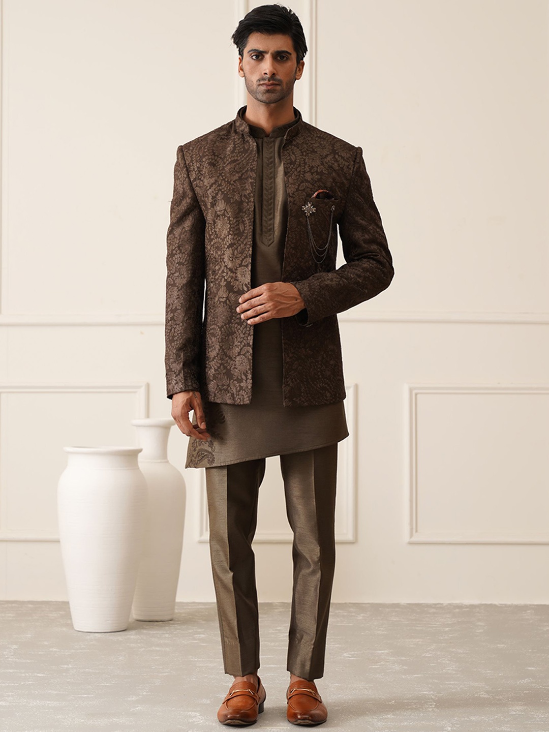 

Denis Parkar Men Self Design Mandarin Collar Sherwani Set, Olive