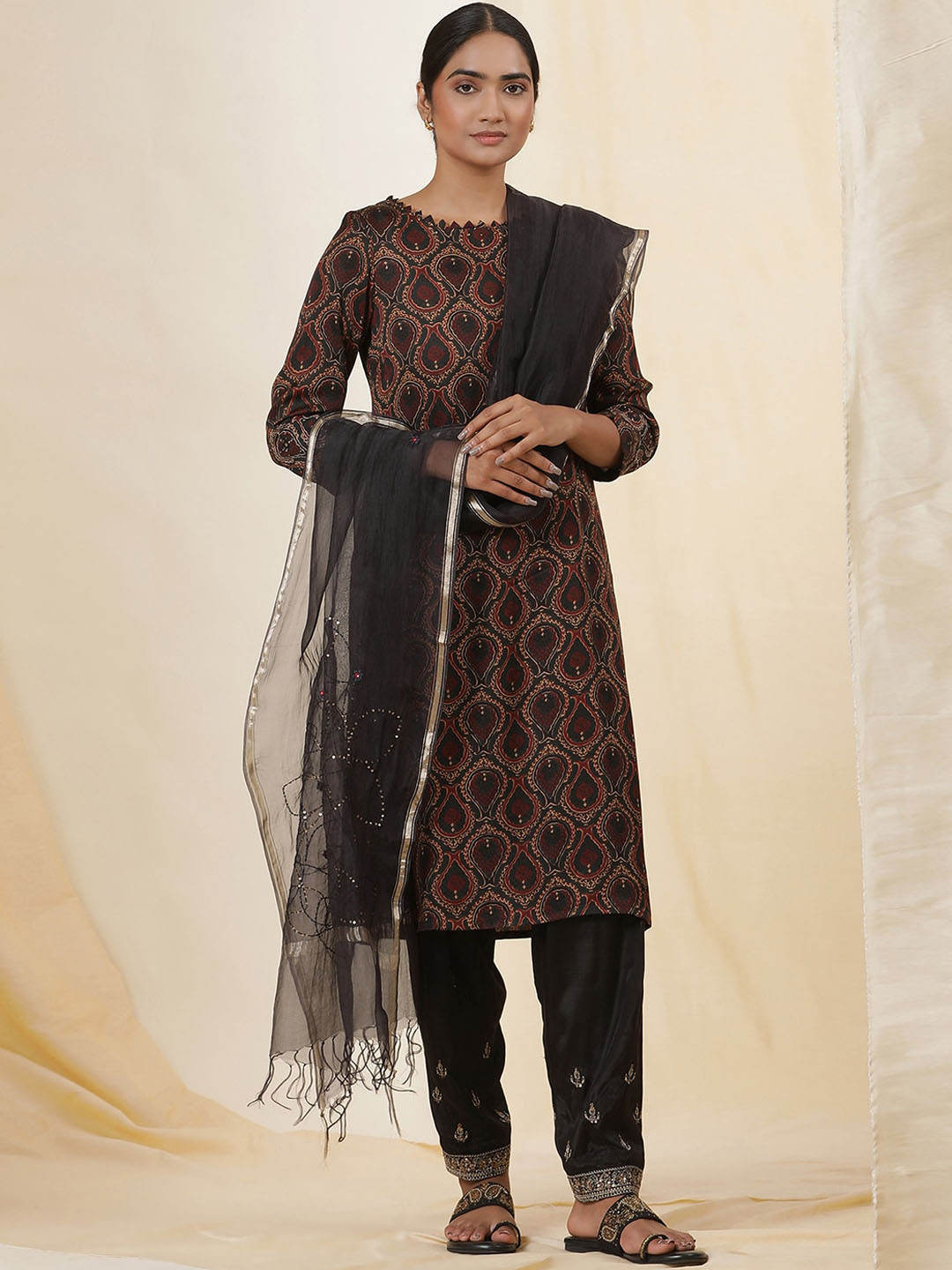 

W Women Floral Printed Kurta, Black