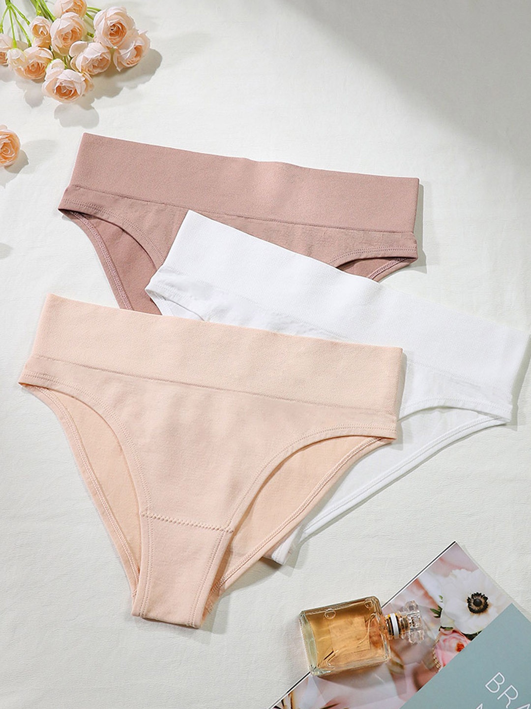 

LULU & SKY Pack of 3 Low-Waist Bikini Briefs ZS1919-LT BEIGE WHITE BEIGE