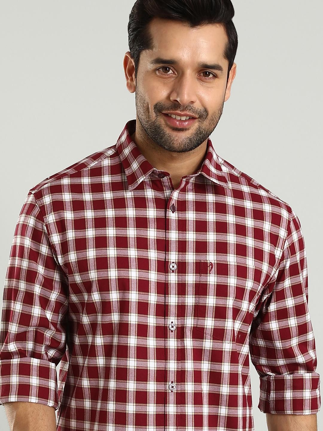 

Indian Terrain Classic Checked Cutaway Collar Slim Fit Cotton Casual Shirt, Red