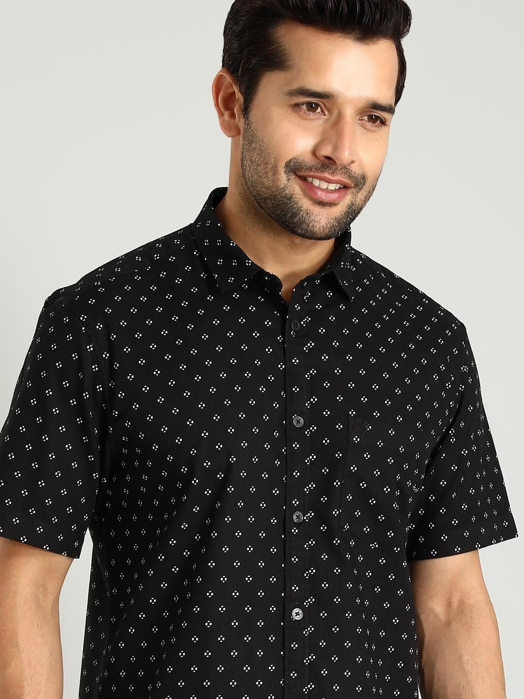 

Indian Terrain Spread Collar Short Sleeves Classic Slim Fit Geometric Printed Casual Shirt, Black