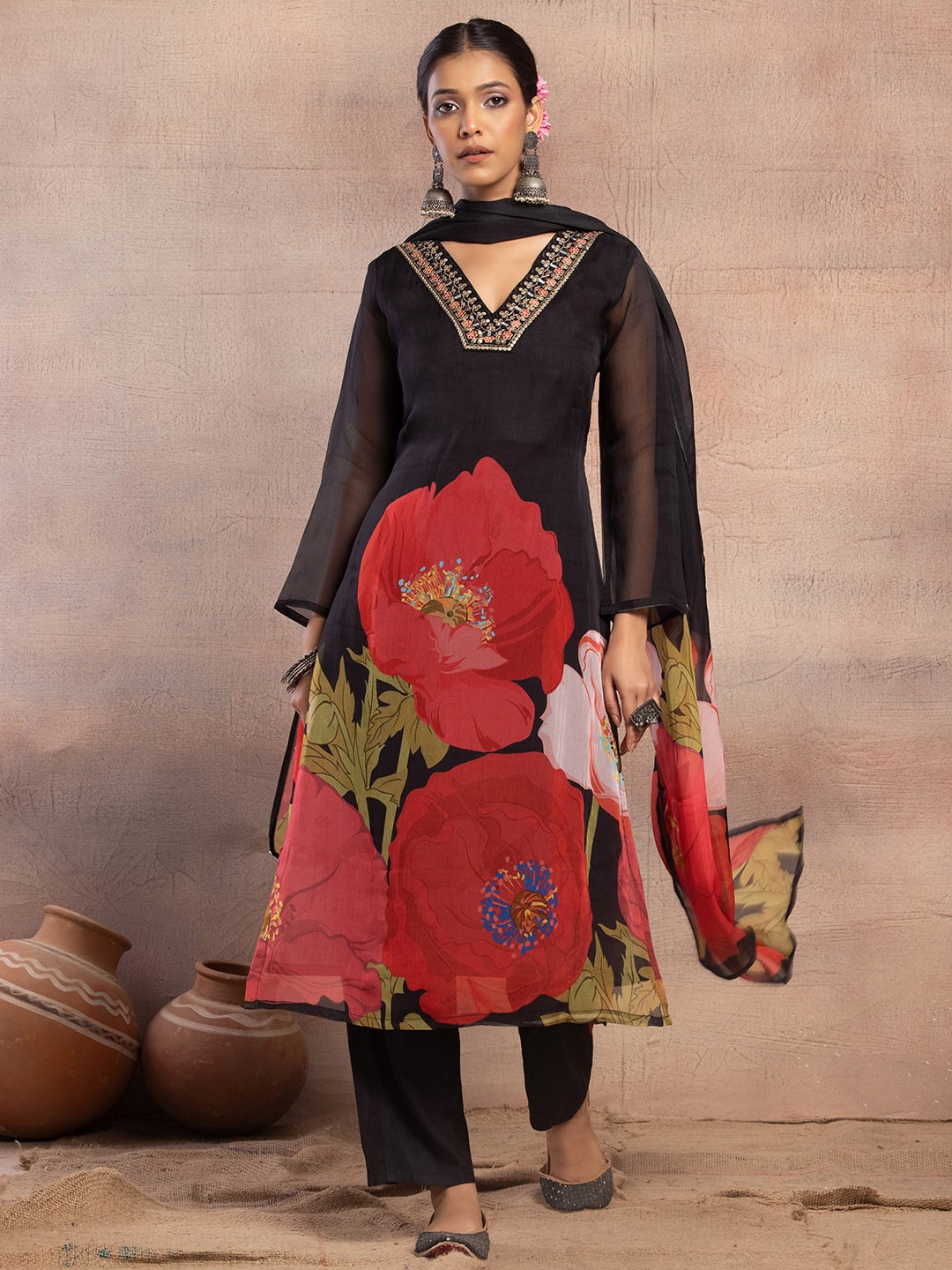 

INDYA Floral Printed V-Neck Kurta With Trousers & Dupatta, Black