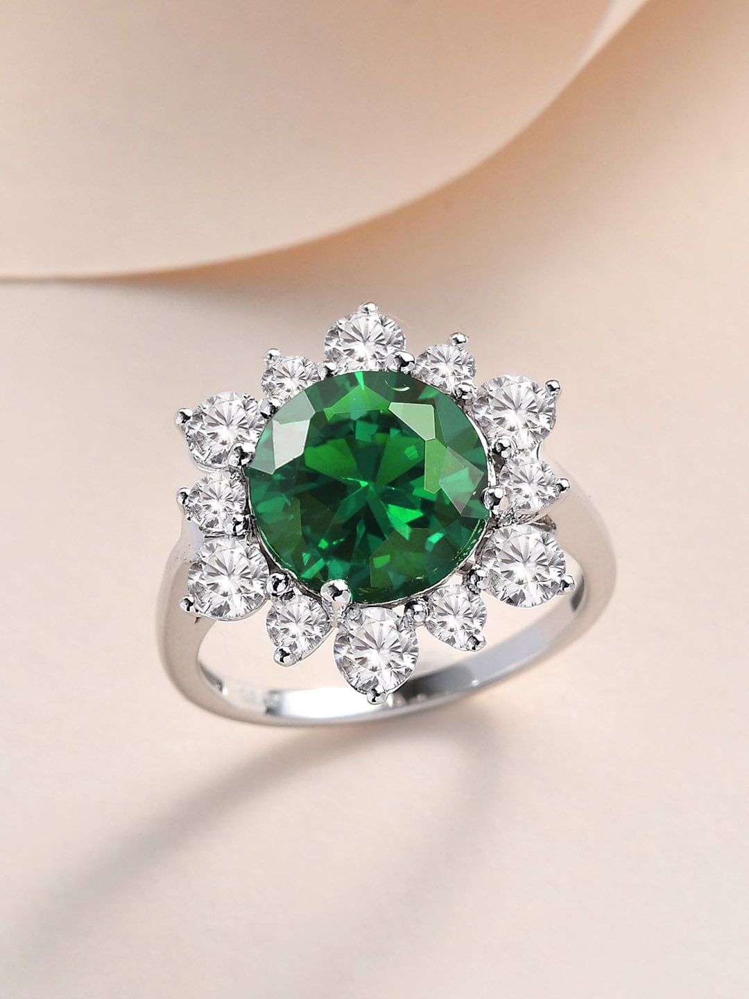 

Ornate Jewels 925 Sterling Silver Emerald Flower Ring