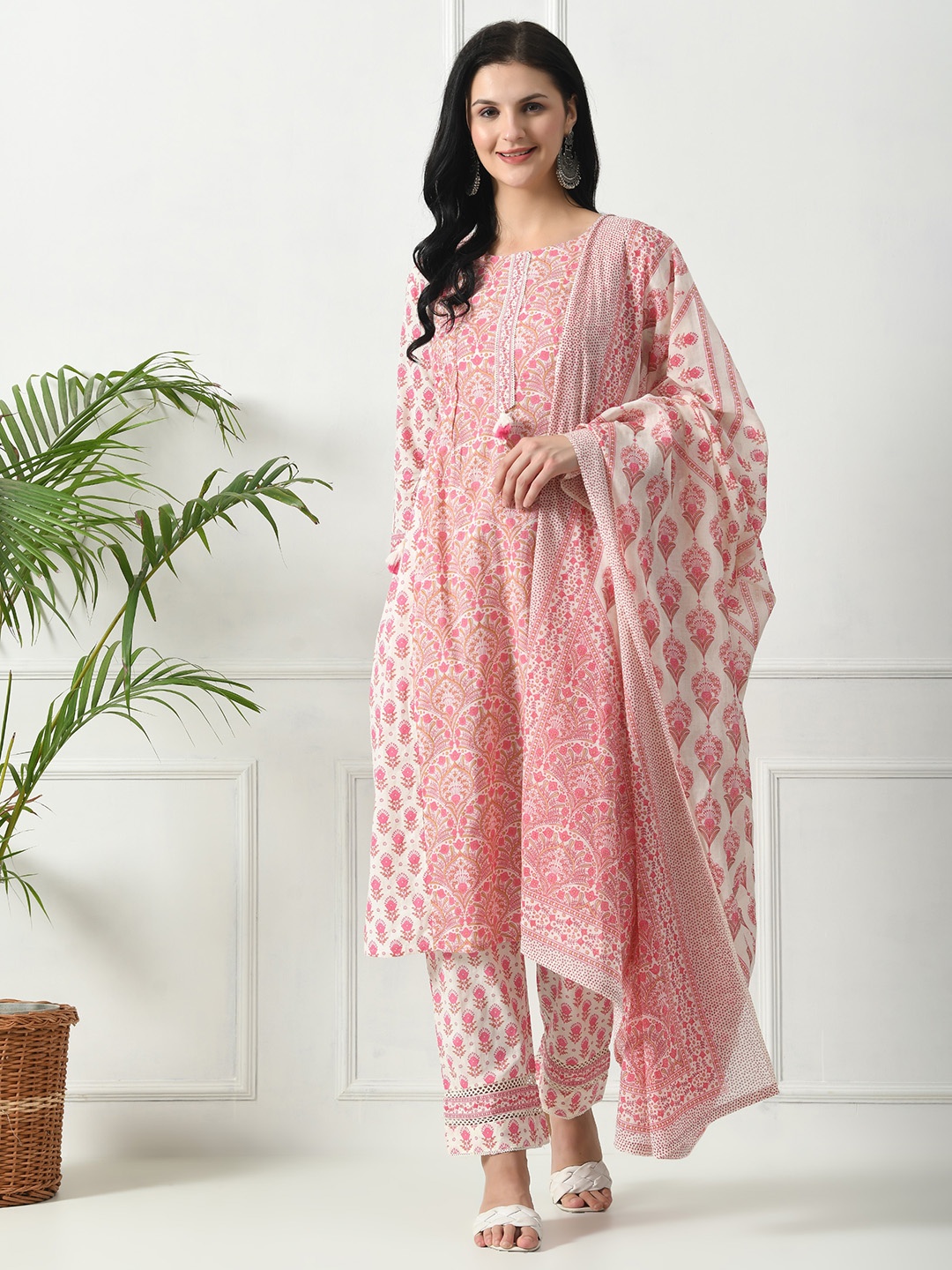 

Minifest Round Neck Floral Printed Regular Pure Cotton Straight Kurta Set, Pink