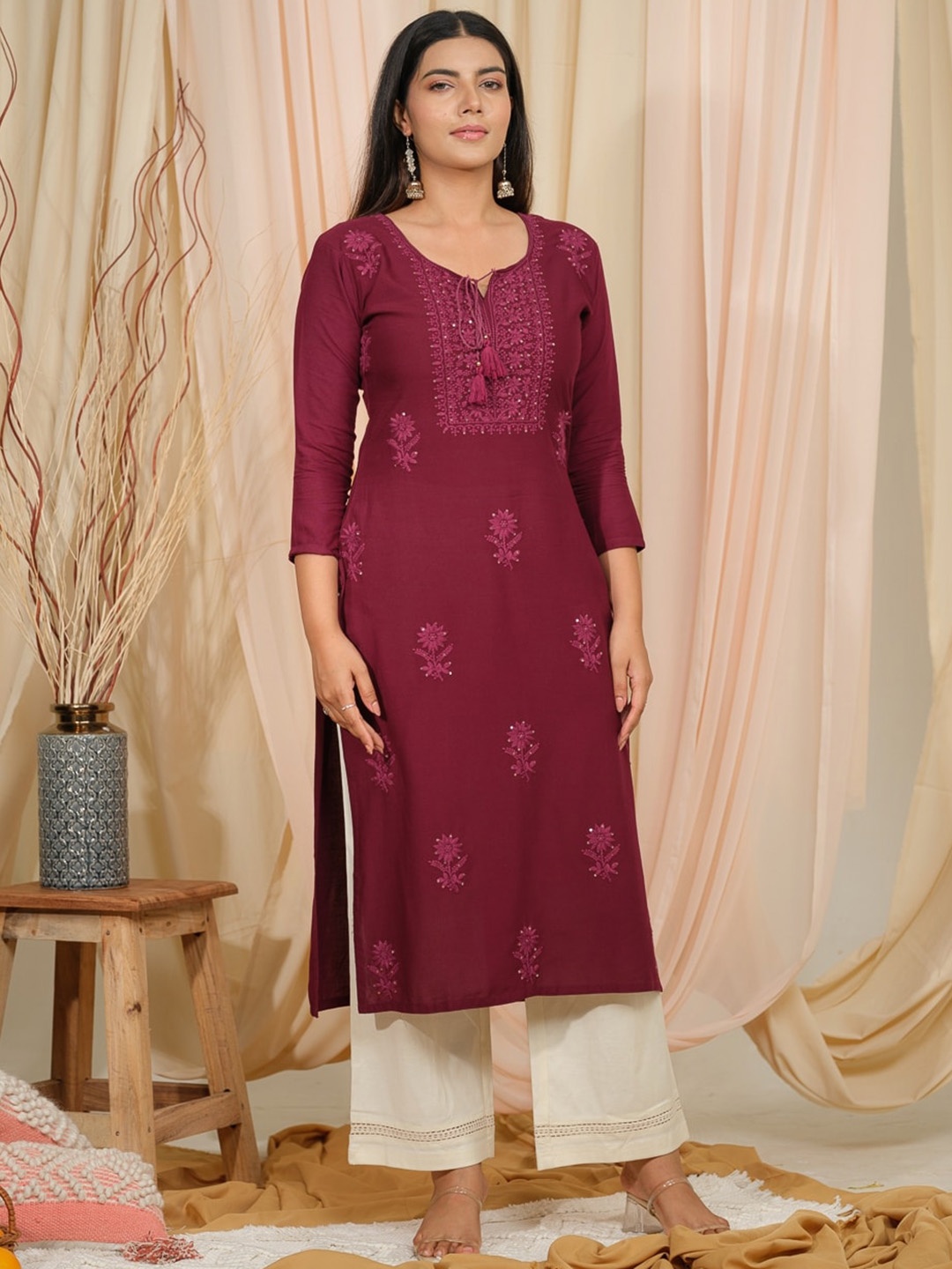 

Ode by House of Pataudi Floral Embroidered Tie-Up Neck Thread Work Straight Kurta, Burgundy