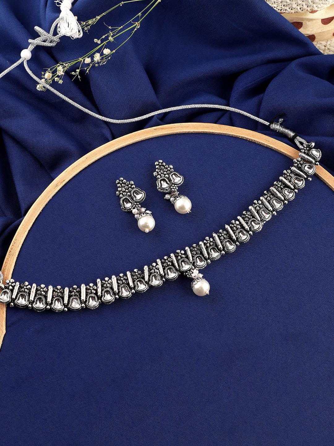 

MANSIYAORANGE Oxidised Silver-Plated Kundan-Studded & Beaded Jewellery Set