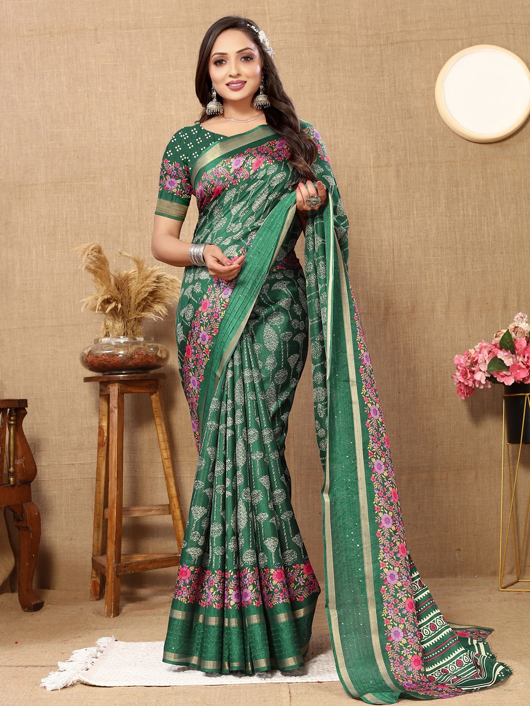 

KALINI Floral Sequinned Art Silk Banarasi Saree, Green