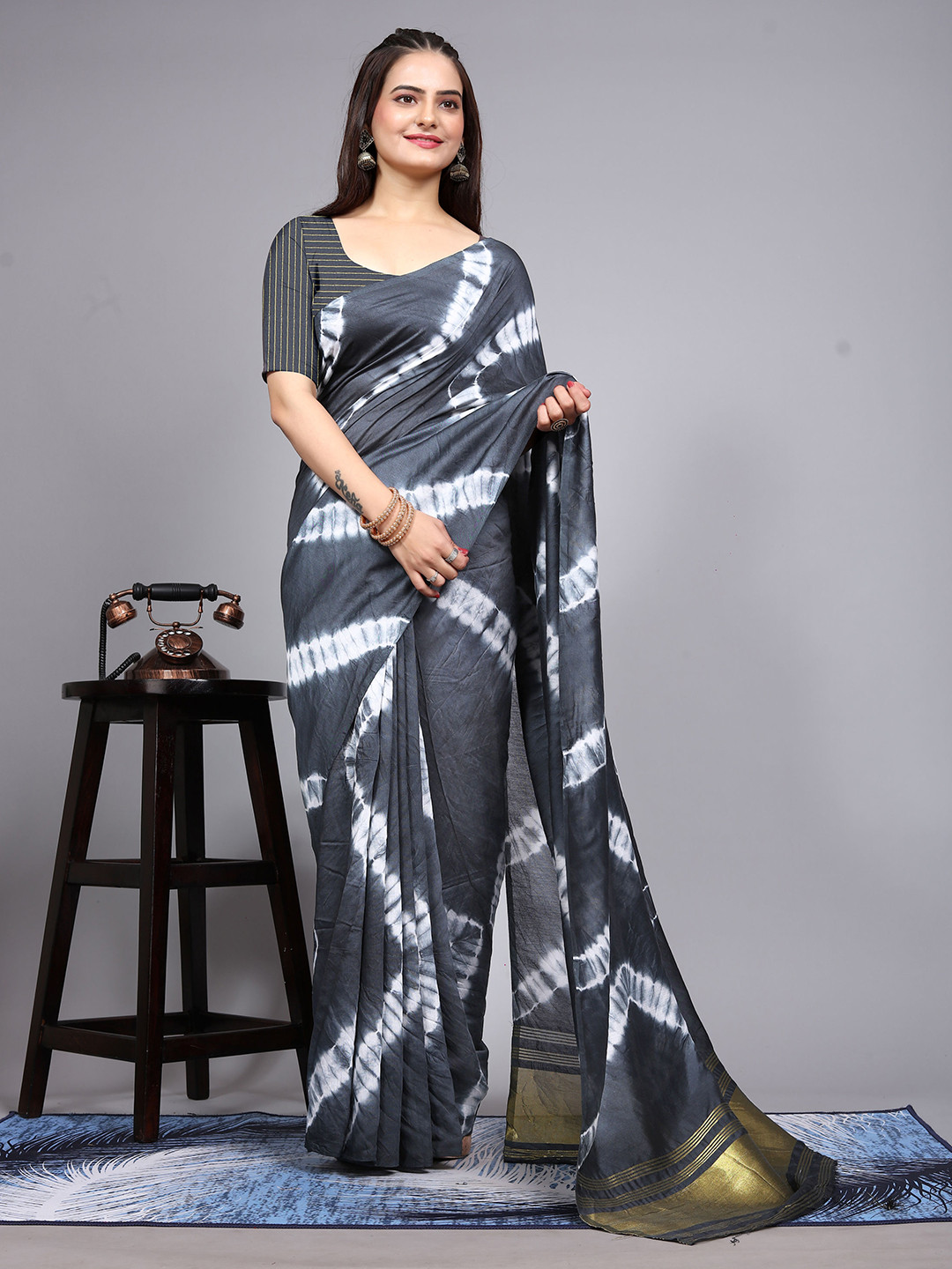 

KALINI Tie and Dye Zari Pure Cotton Banarasi Saree, Grey