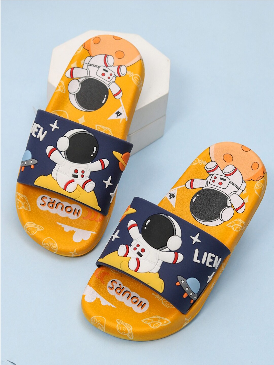 

Yellow Bee Boys Printed Sliders, Navy blue