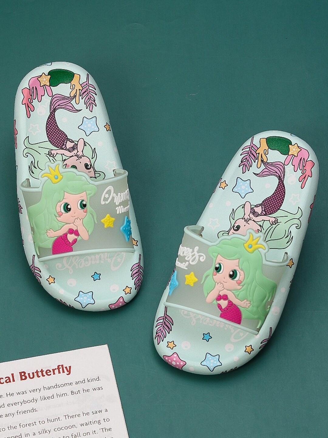 

Yellow Bee Girls Printed Sliders, Green