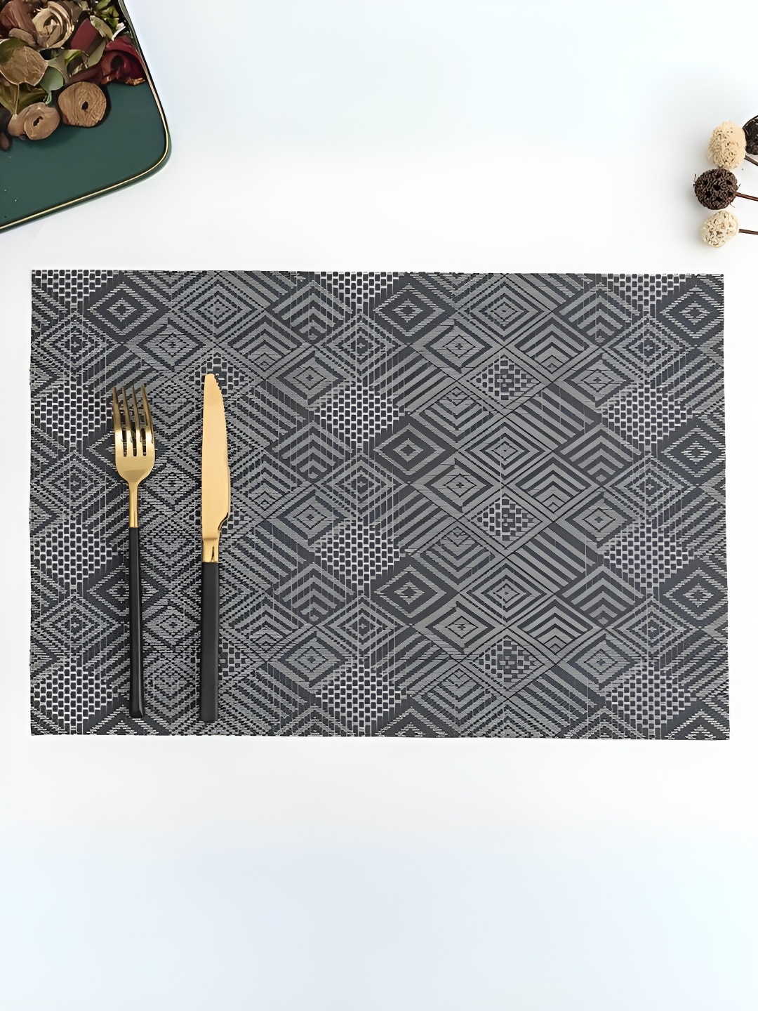 

YELONA Black & Grey 10 Pieces Woven-Designed Anti-Wrinkle Table Placemats