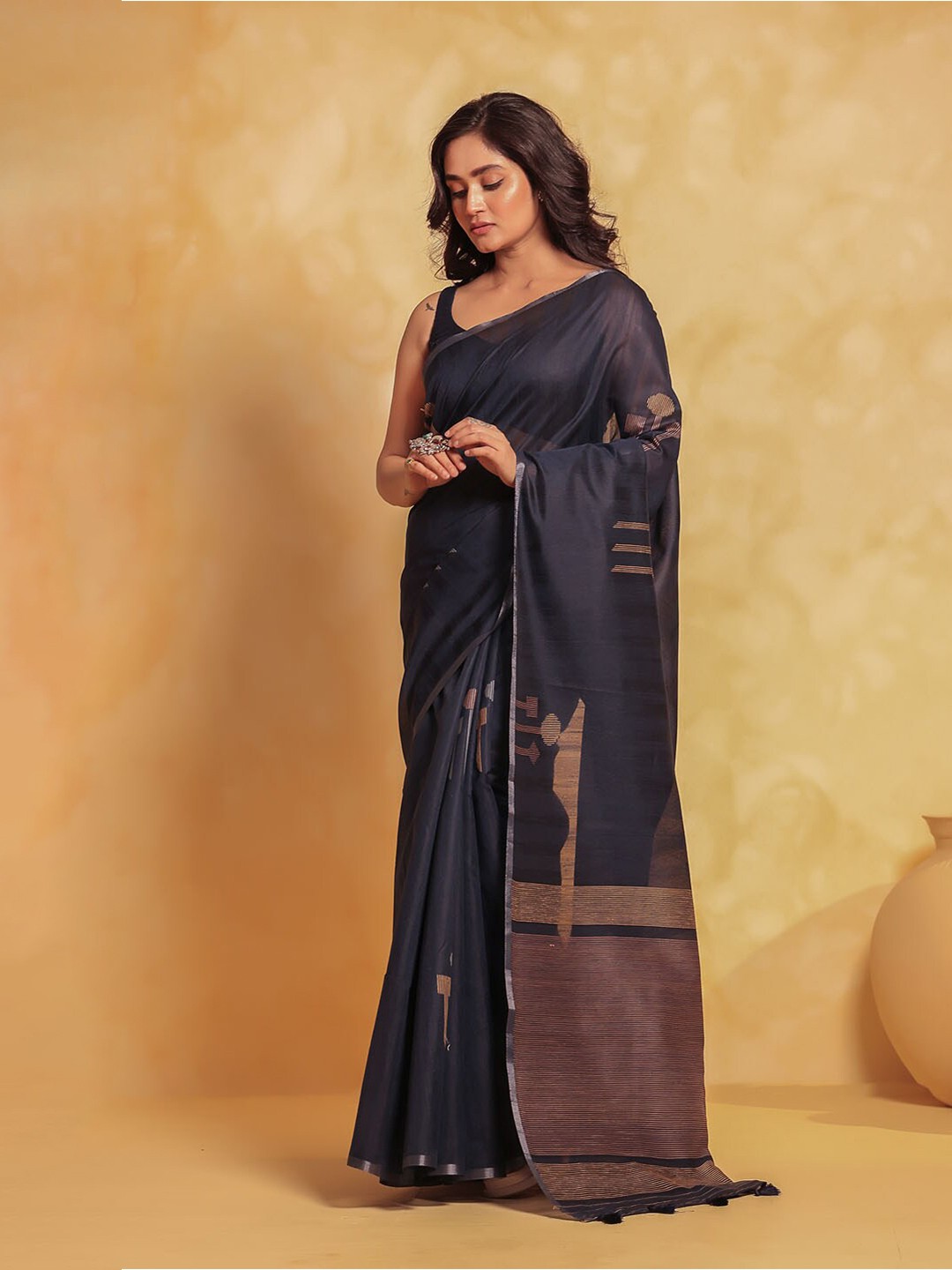 

KAVVYA Woven Design Zari Silk Blend Banarasi Saree, Black