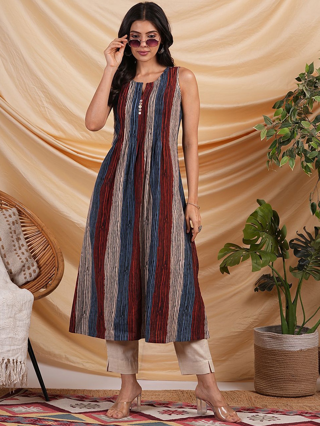 

KAMI KUBI Women Striped Anarkali Kurta, Red