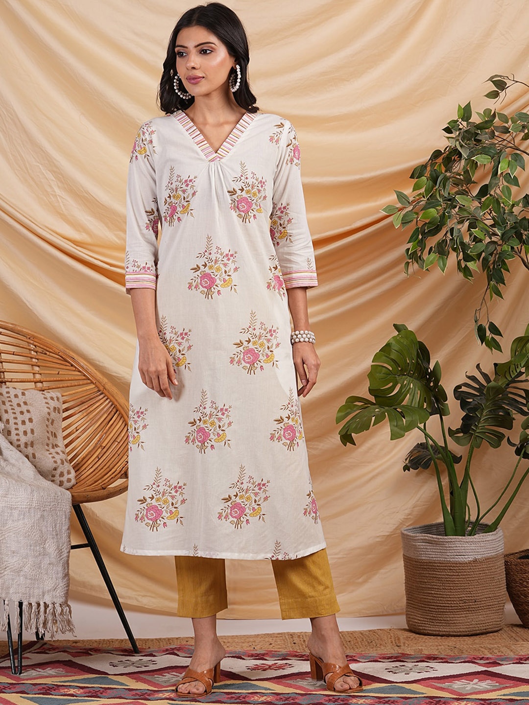 

KAMI KUBI Women Floral Printed Thread Work Kurta, White