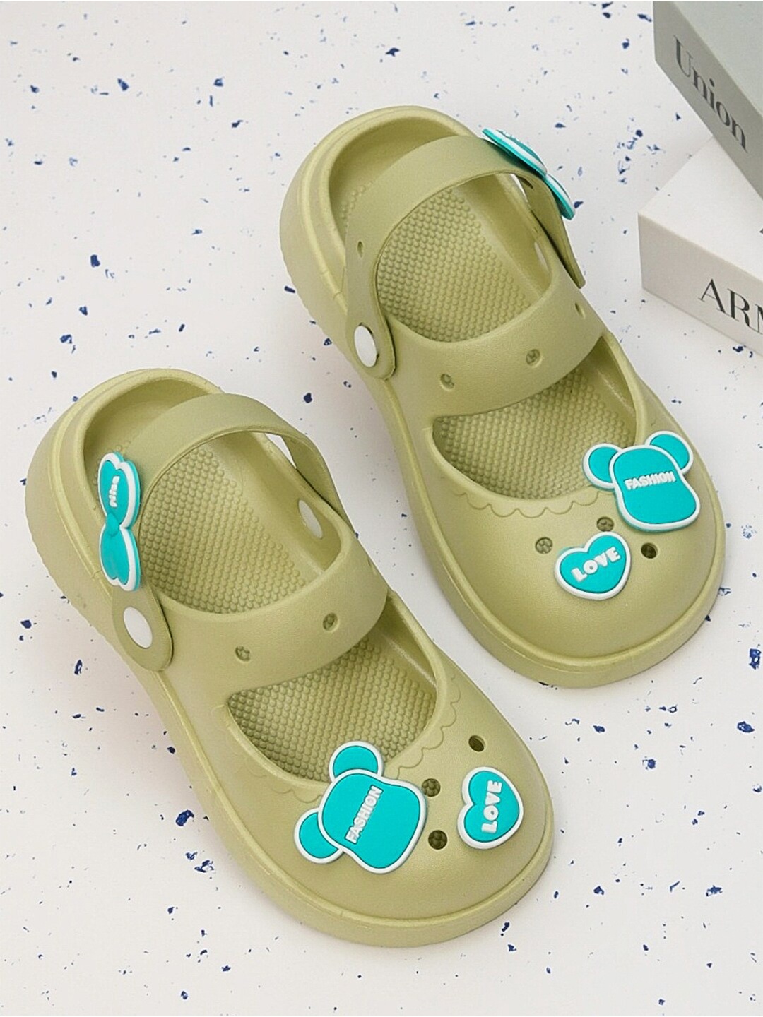 

Yellow Bee Girls Rubber Clogs, Green