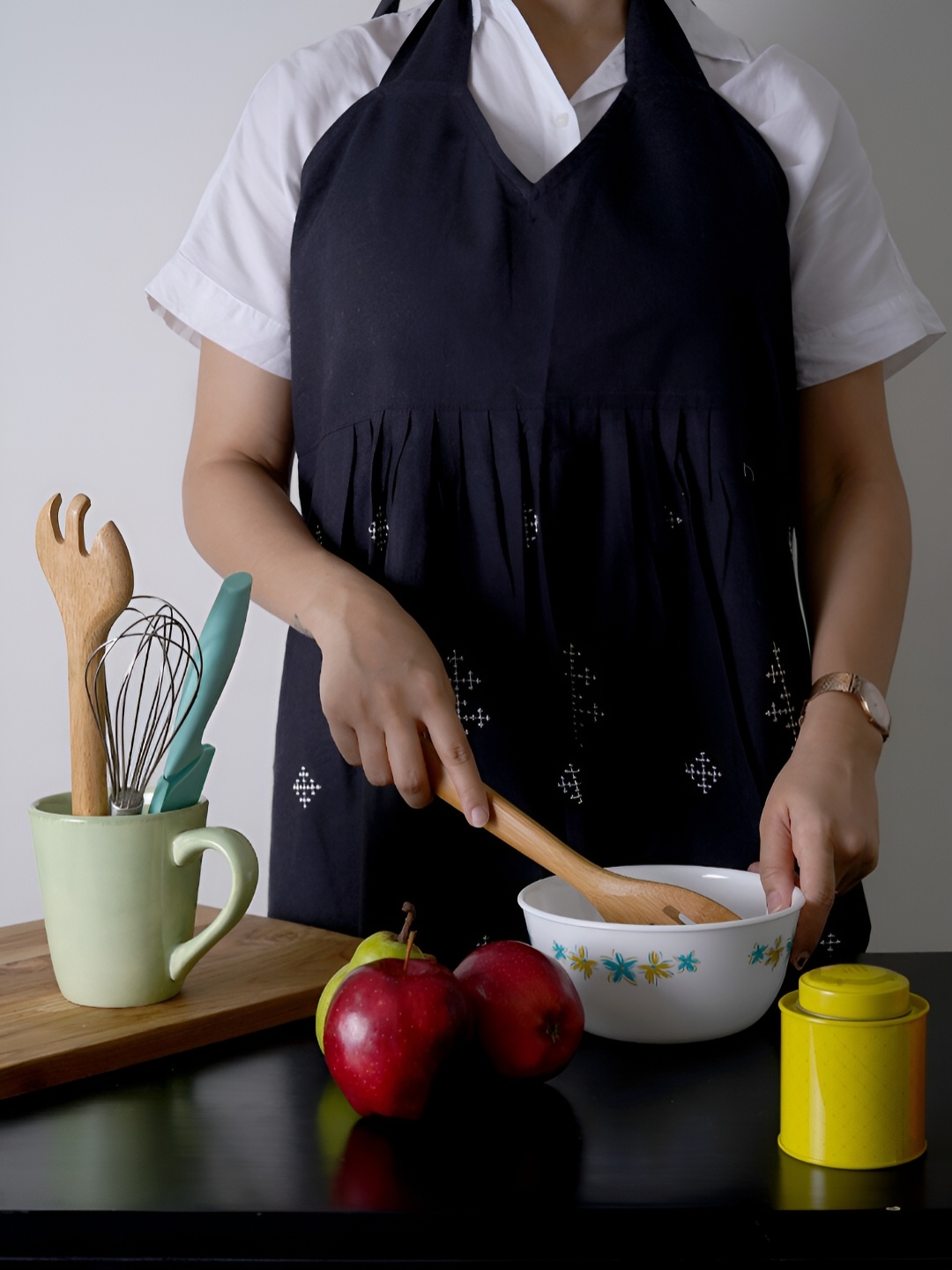 

TARAN LIVING Black & White Printed Cotton Apron