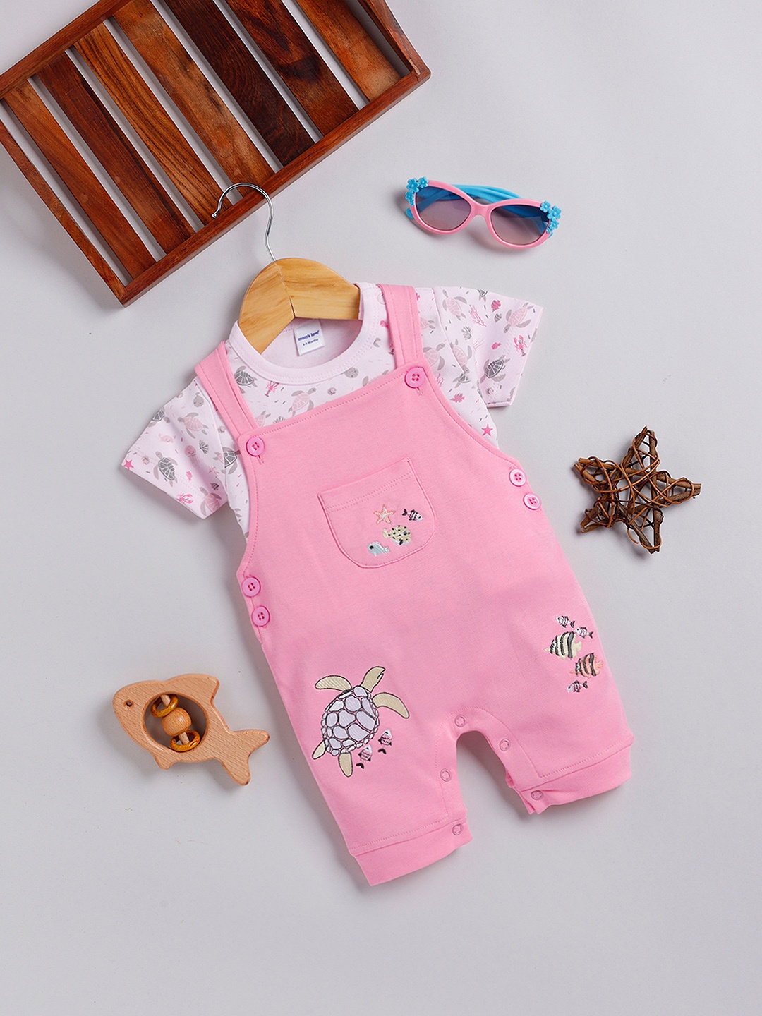 

Moms Love Infant Boys Pure Cotton Dungaree With Printed T-Shirt, Pink