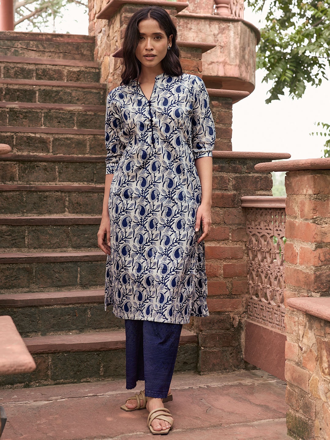 

Libas Mandarin Collar Paisley Printed Straight Cotton Kurta, Blue