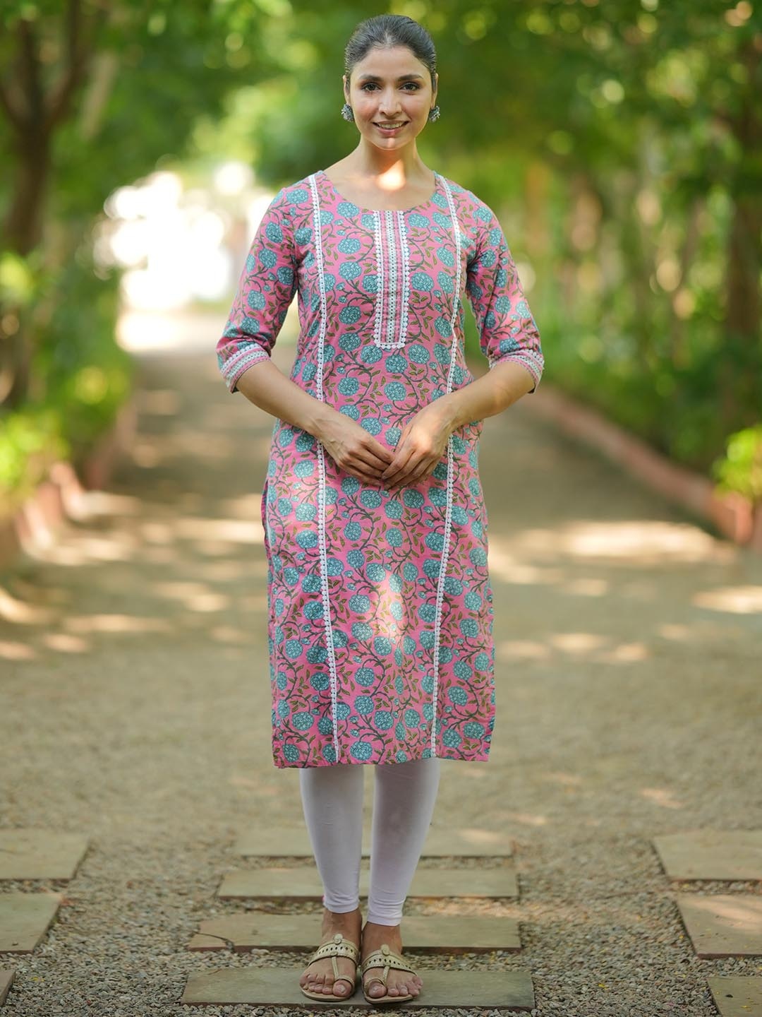 

Libas Round Neck Gotta Patti Floral Printed Straight Kurta, Pink