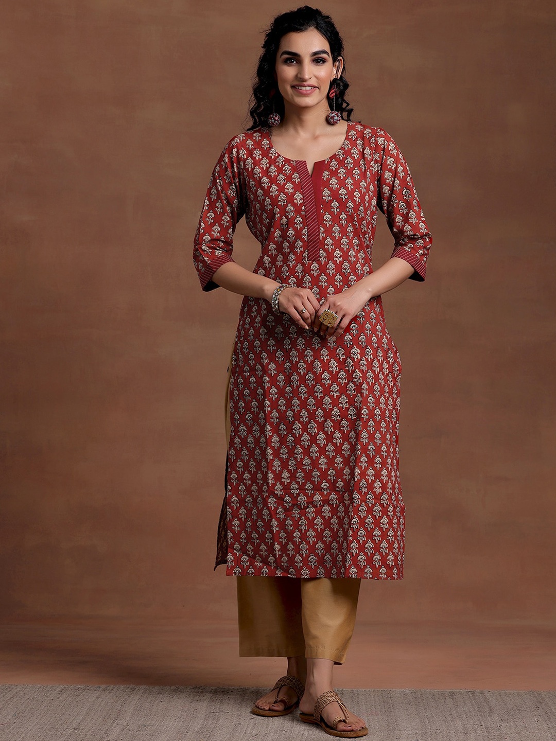 

Libas Floral Printed Notch Neck Straight Cotton Kurta, Maroon