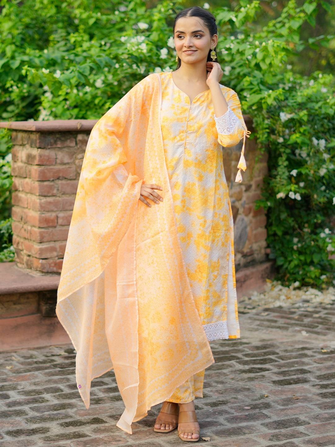 

Libas Notched Neck Geometric Embroidered Straight Kurta with Palazzo & Dupatta, Yellow