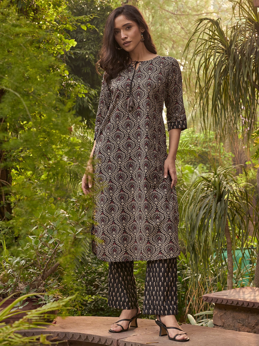 

Libas Floral Printed Regular Pure Cotton Kurta with Palazzos, Black