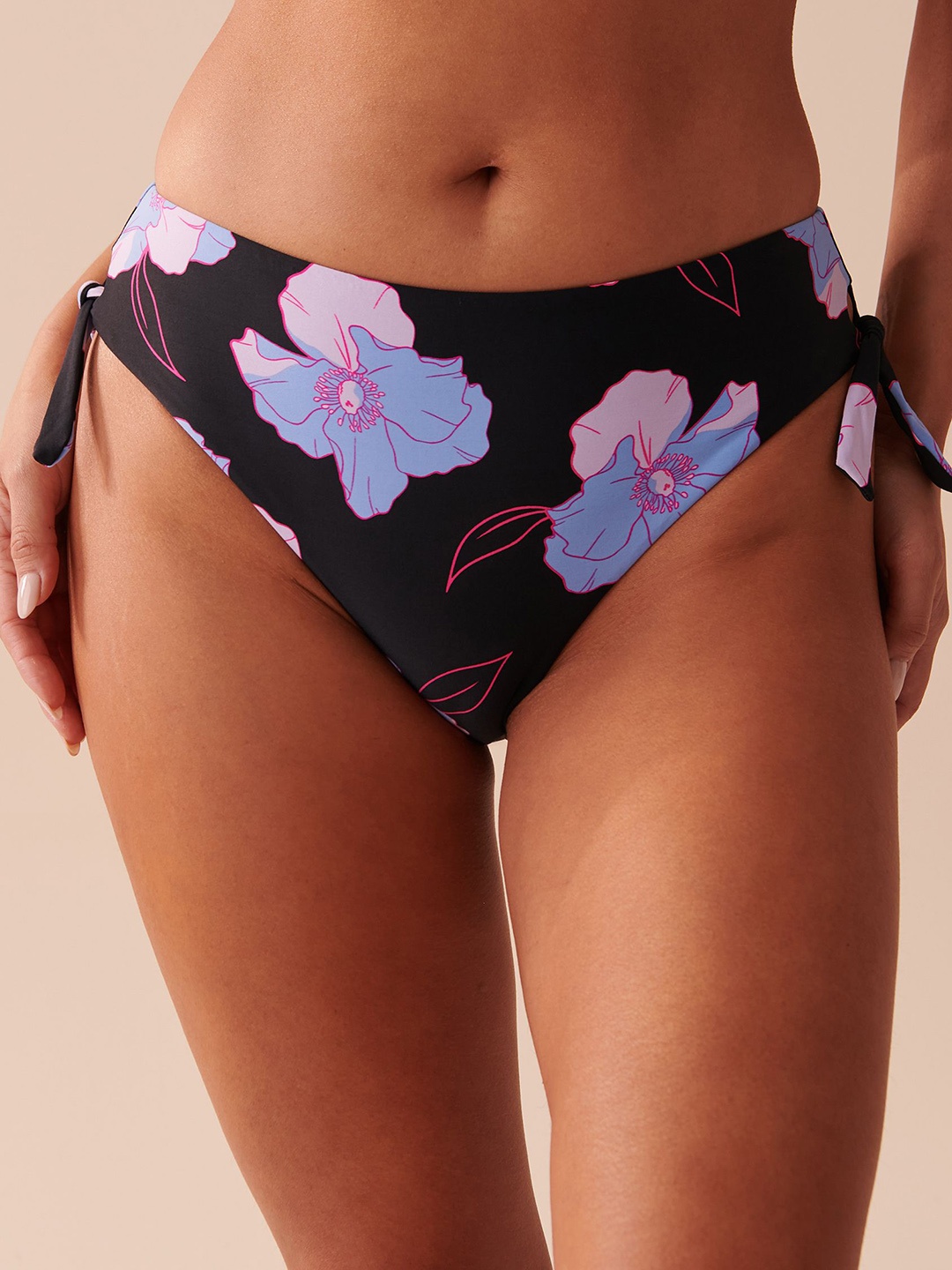 

La Vie en Rose Women Swim Bottoms, Black