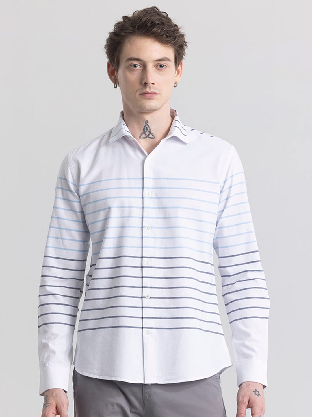 

Snitch White & Blue Horizontal Stripes Striped Classic Slim Fit Pure Cotton Casual Shirt