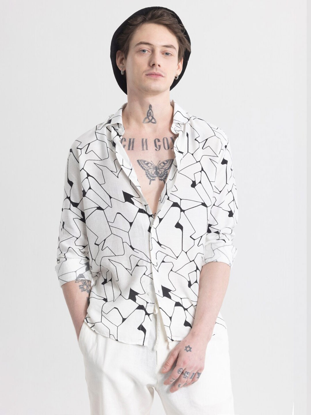 

Snitch White Classic Slim Fit Abstract Printed Spread Collar Casual Shirt
